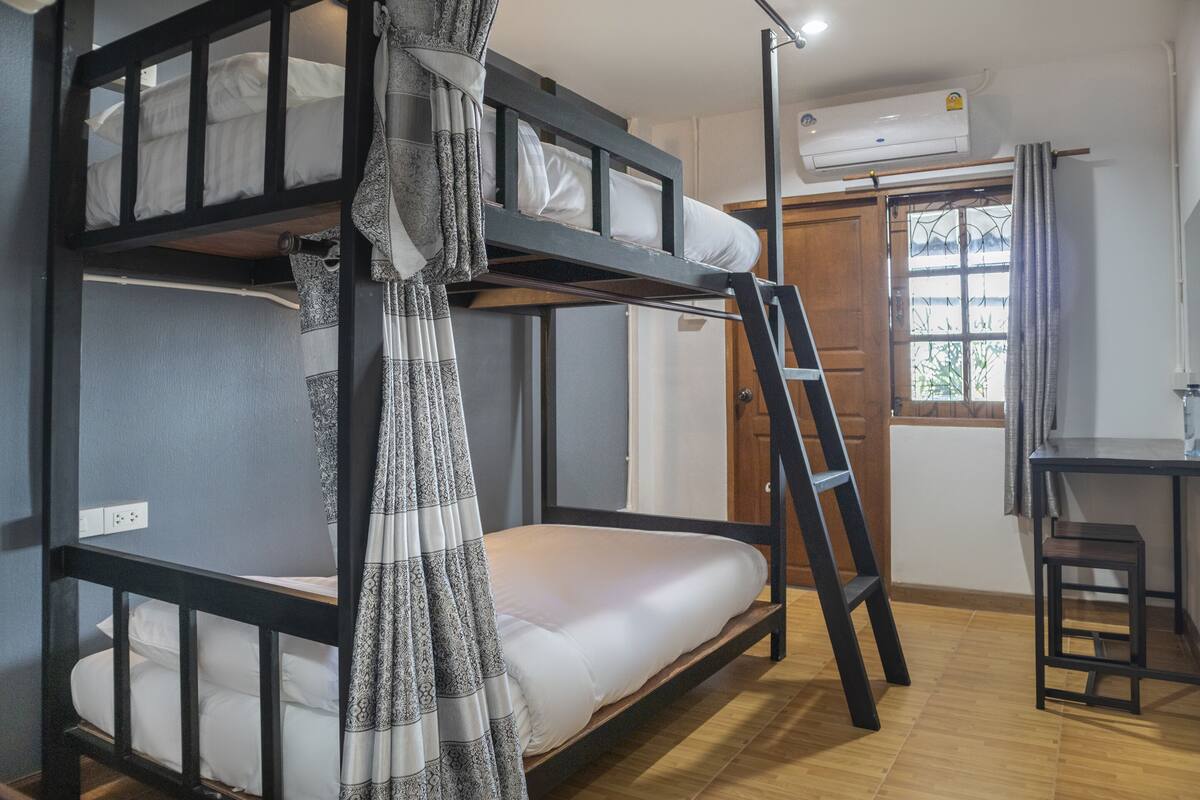 Bed in Mixed Dorm Room | Free WiFi