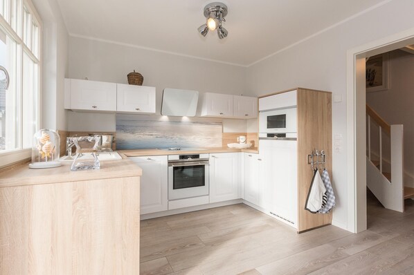 Køleskab, mikrobølgeovn, ovn, opvaskemaskine