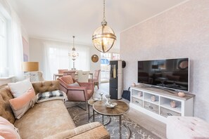 Fernseher, Kamin