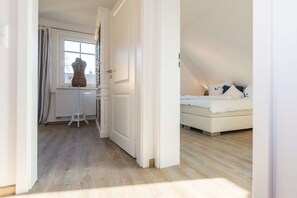 2 bedrooms, desk, iron/ironing board, WiFi