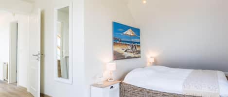 3 makuuhuonetta, silitysrauta/-lauta, Wi-Fi