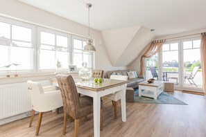 Unclassified image, 2 of 21, button - Fischländer (Zingst)