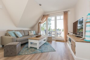 Unclassified image, 3 of 21, button - Fischländer (Zingst)