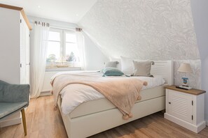 Unclassified image, 5 of 21, button - Fischländer (Zingst)