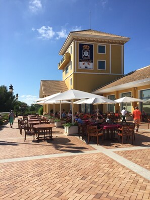 Outdoor dining - Superb 3 bedroom apartment in the Golf of Las Ramblas (Orihuela)