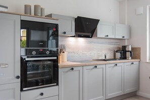 Frigorifero, microonde, forno, lavastoviglie