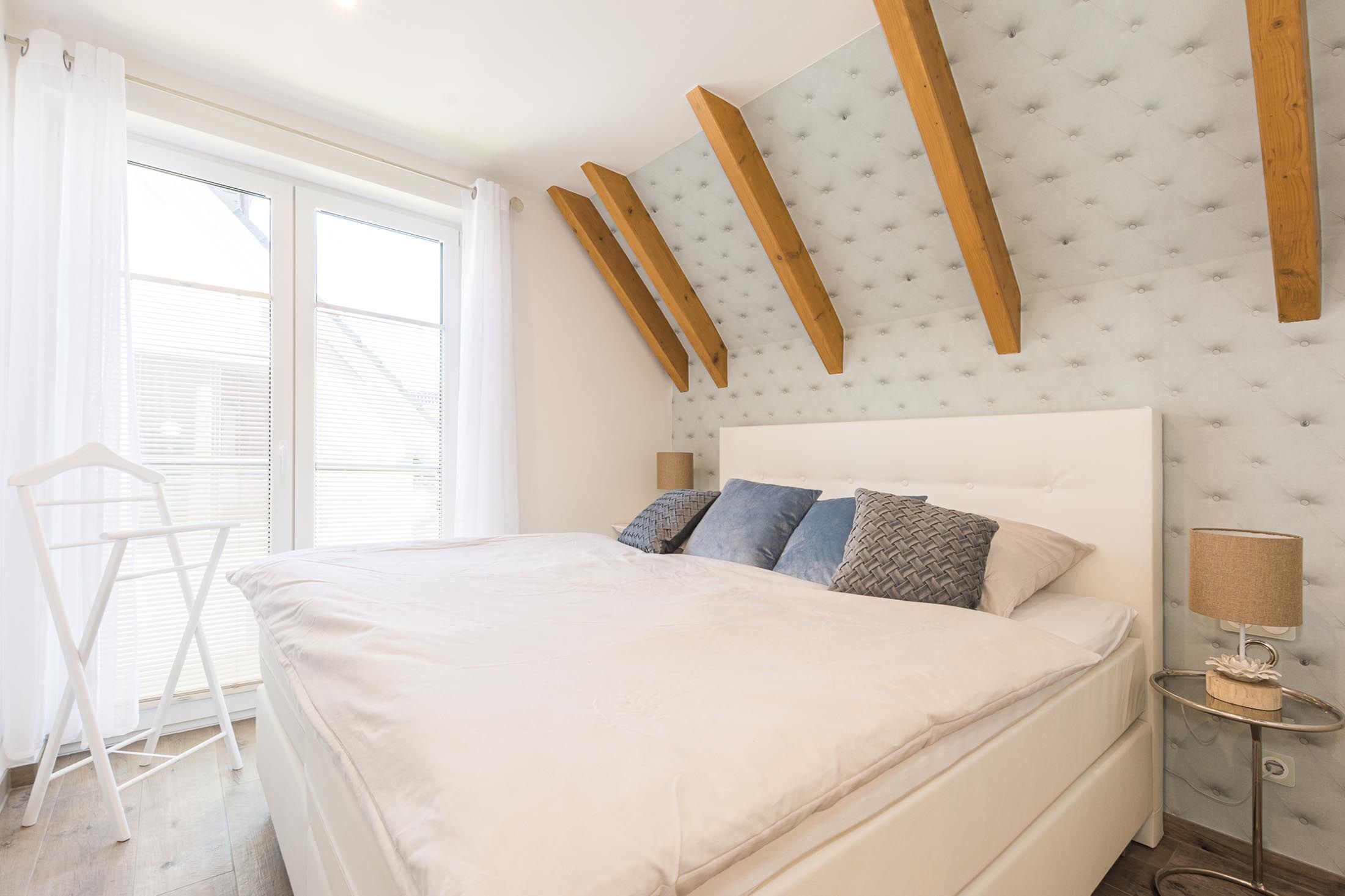 2 bedrooms, iron/ironing board, WiFi