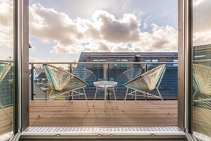 Unclassified image, 3 of 22, button - Calm, Germany (Zingst)