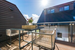 Unclassified image, 2 of 22, button - Calm, Germany (Zingst)