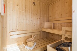 Unclassified image, 5 of 22, button - Calm, Germany (Zingst)