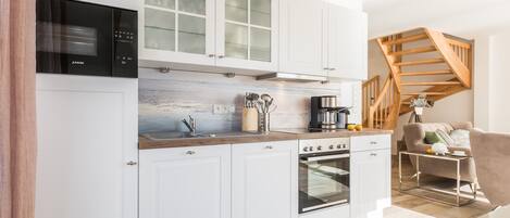 Kühlschrank, Mikrowelle, Ofen, Geschirrspüler