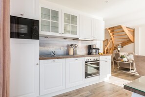 Geladeira, micro-ondas, fogão, lava-louças