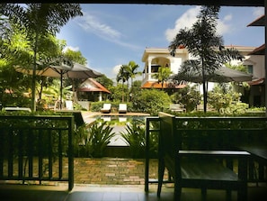 Poolside bar