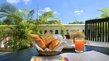 Deluxe-Doppelzimmer, Poolblick | Blick vom Balkon