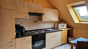 Kühlschrank, Mikrowelle, Ofen, Geschirrspüler