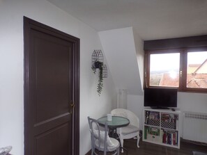 Unclassified image, 5 of 13, button