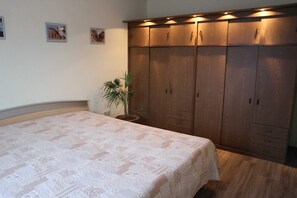 2 chambres, lit parapluie, Wi-Fi, draps fournis