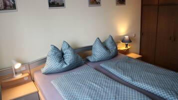 2 bedrooms, travel crib, WiFi, bed sheets