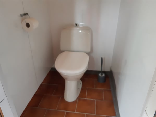 คลาสสิกเคบิน, ห้องน้ำรวม | ห้องน้ำ