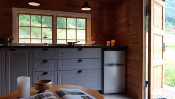 Classic Cabin, Shared Bathroom | Individually decorated, individually furnished, iron/ironing board