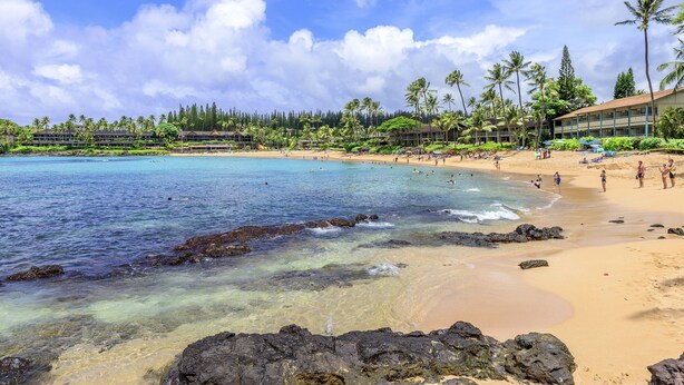 A beach with clear water, palm trees, and a resort building. - Napili Shores G157 Studio Bedroom Condo by RedAwning (Lahaina)