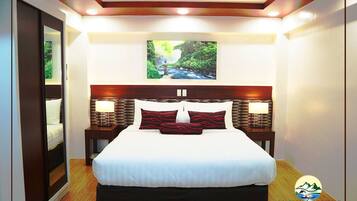 In-room safe, soundproofing, iron/ironing board, free WiFi