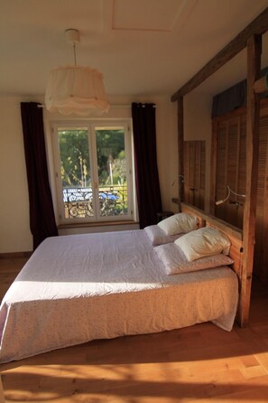 3 habitaciones, insonorización y tabla de planchar con plancha 