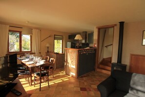 Dining - Gîte Les Zygotes, au cœur du Périgord noir (Plazac)