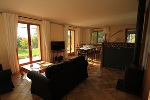 TV, DVD player, toys, offices