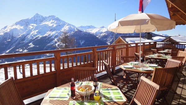 Outdoor dining - Chalet l'accroche coeur (Montvalezan)