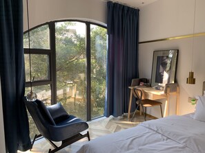 Premium Double Room | Premium bedding, pillowtop beds, individually decorated, desk - LIA HOTEL (Shenzhen)