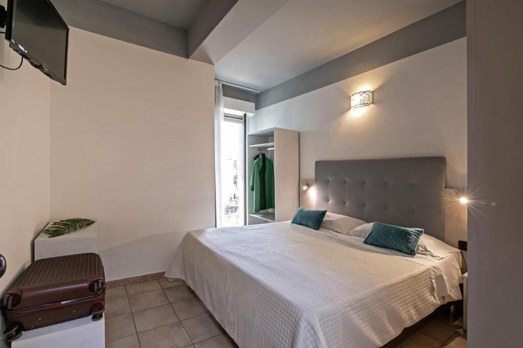 Chambre Standard, 1 chambre, salle de bains privée, vue partielle sur la mer