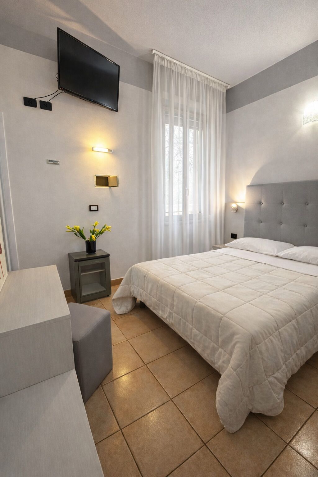 Comfort Double Room Single Use | Hypo-allergenic bedding, down comforters, in-room safe