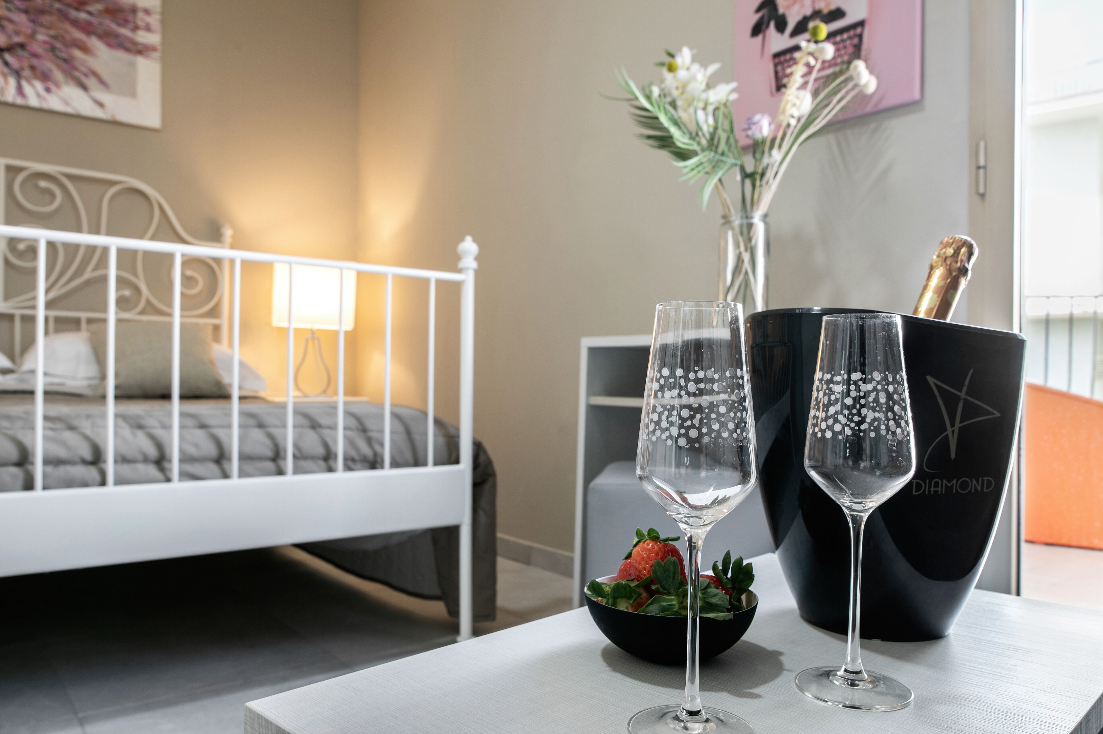 Habitació superior | Sala d'estar | Televisor de pantalla plana de 30 polzades amb canals per cable 