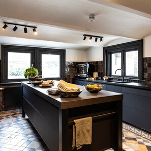 Tägliches großes Frühstück (15.50 EUR pro Person)