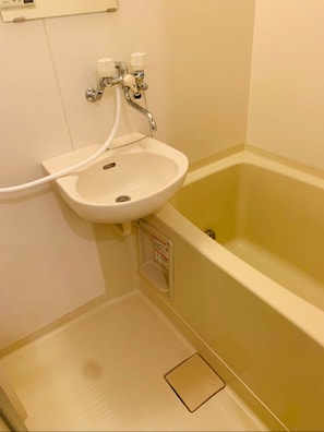 2 Bedrooms Apartment | Bathroom