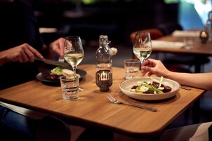 Petit déjeuner et déjeuner servis sur place