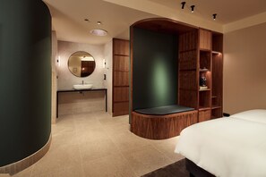 Family Quadruple Room, No Windows | Egyptian cotton sheets, premium bedding, in-room safe - Met Hotel Amsterdam (Amsterdam)