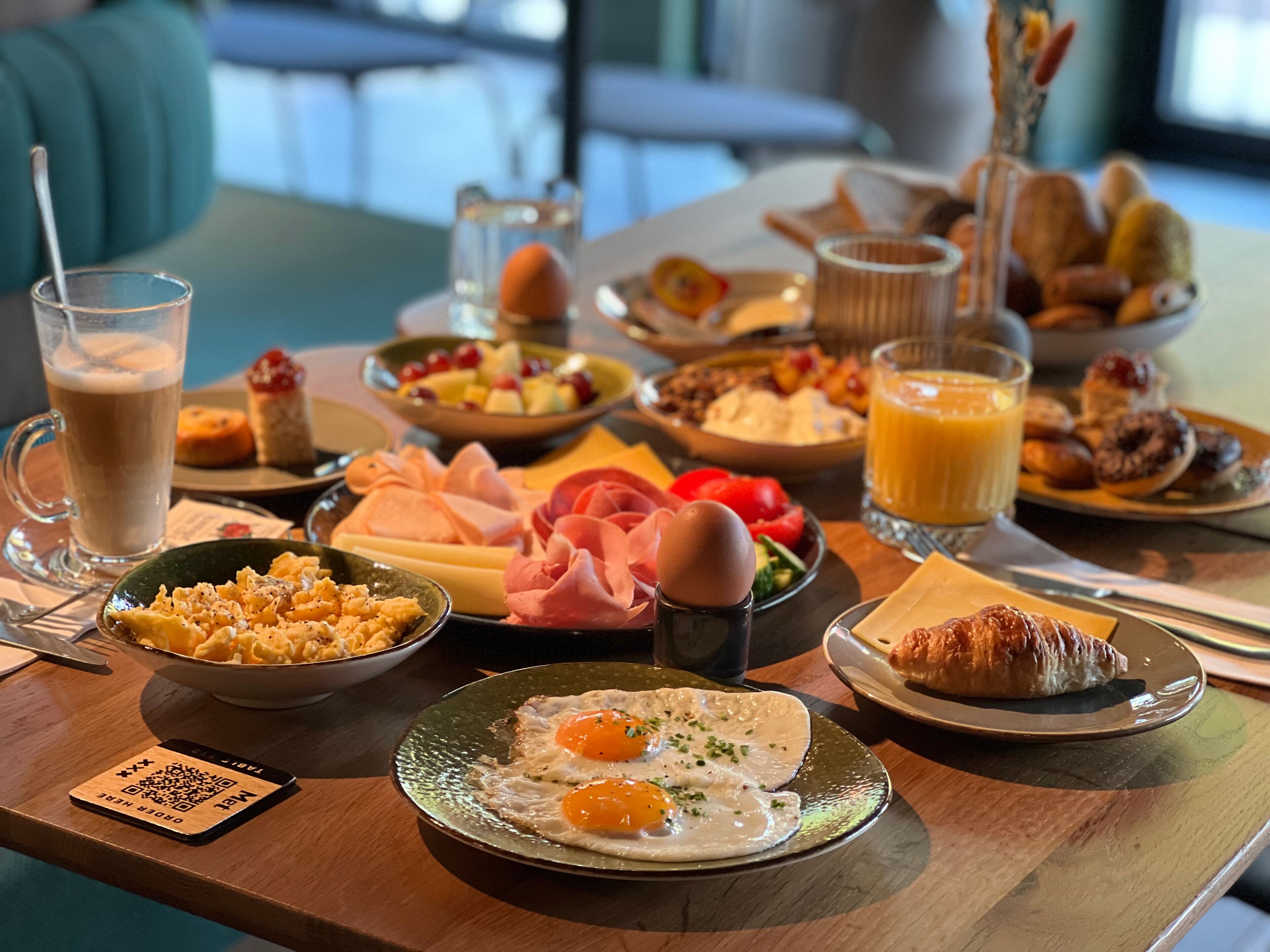 daily continental breakfast (eur 22.50 per person)