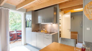 Refrigerador, placa de cocina, tetera/pava eléctrica