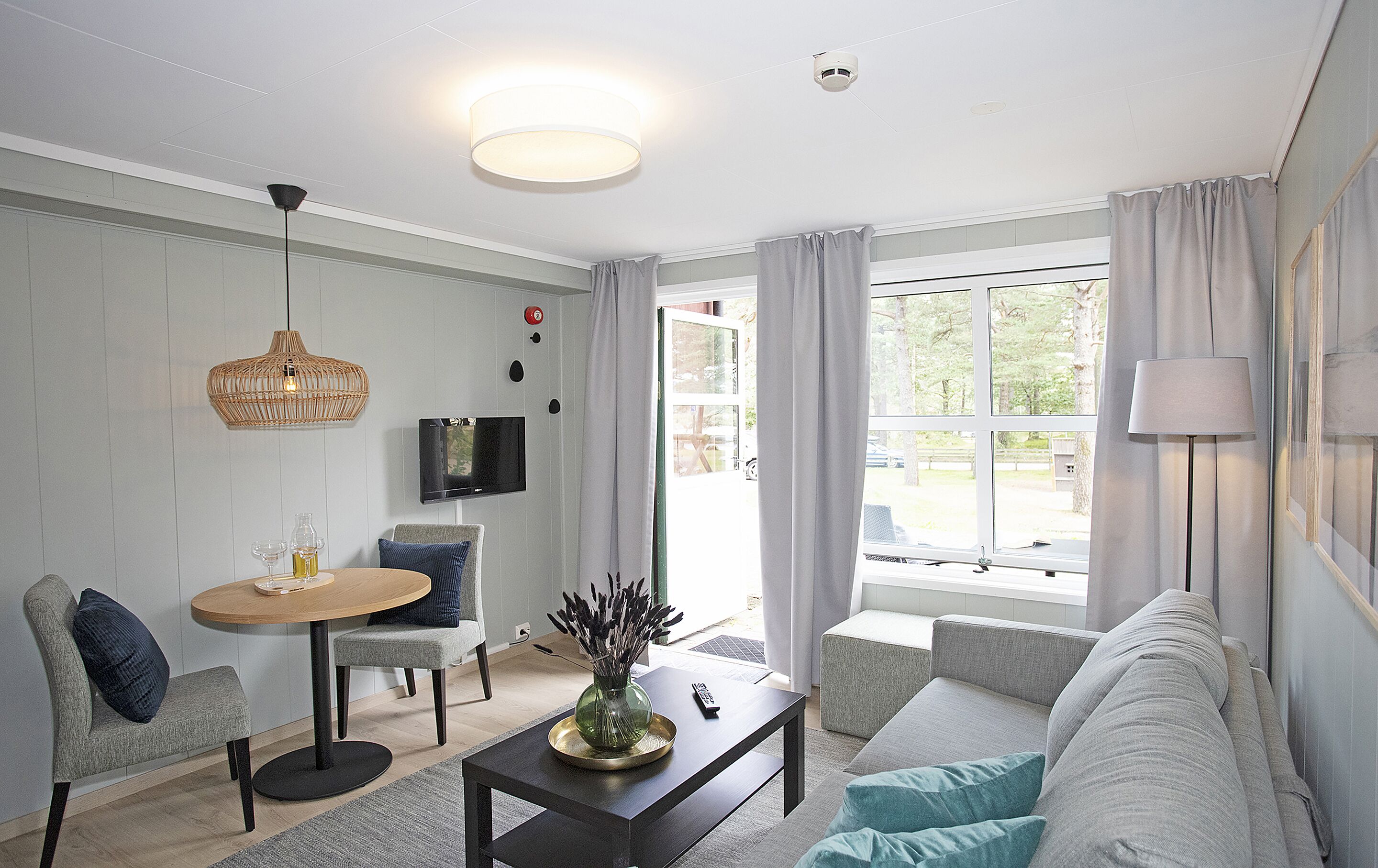 Classic Condo | Living area | 40-inch TV with digital channels