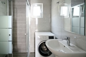 City Apartment, 2 Bedrooms, Patio, Ground Floor | Bathroom