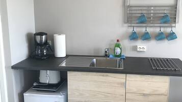 Fridge, microwave, stovetop, coffee/tea maker