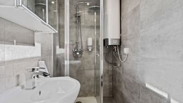 Comfort-Ferienhütte | Badezimmer | Handtücher