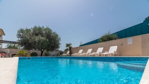 Outdoor pool - Villa - Apartment III (4 + 2); Salt water pool, air conditioning, wi fi (Vodnjan)