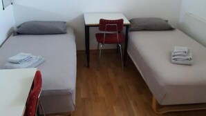 Chambre Triple, salle de bains commune