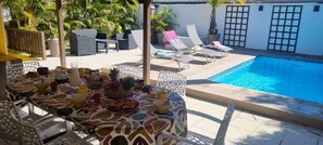 Outdoor dining - HOUSE FOR RENT IN QUIET AREA, FAMILY OR FRIENDS WITH PRIVATE POOL (Saint-Pierre)