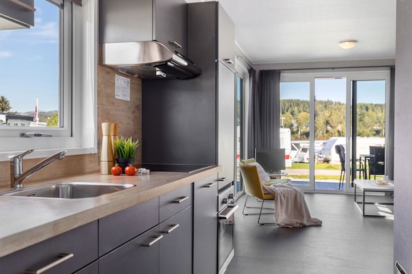 Comfort Cabin | Private kitchen | Cookware/dishes/utensils