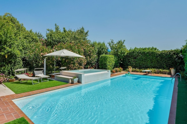 Holiday Home Swimming Pool