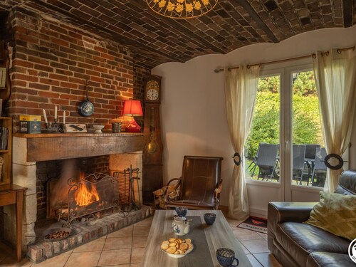Spacious family cottage with garden and fireplace in Picardy